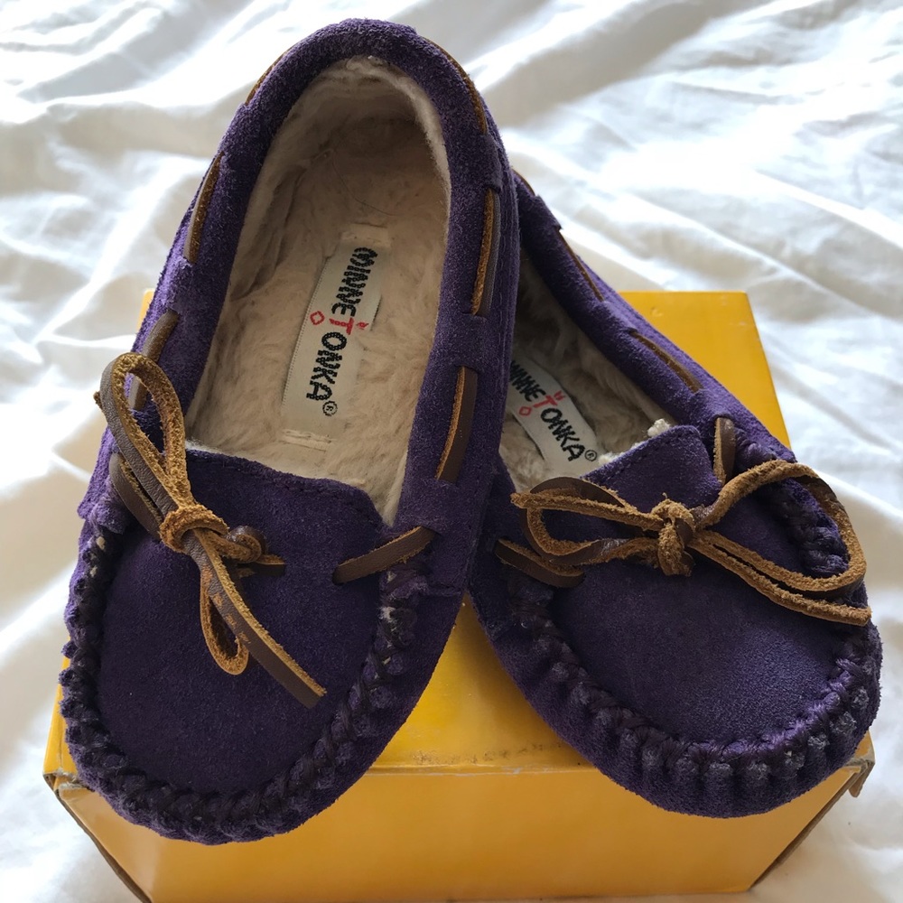 Minnetonka toddler Suede Cassie slippers